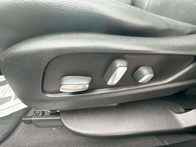 Used 2017 Cadillac XT5 Luxury w/ Driver Awareness Package AWD/4WD image 17