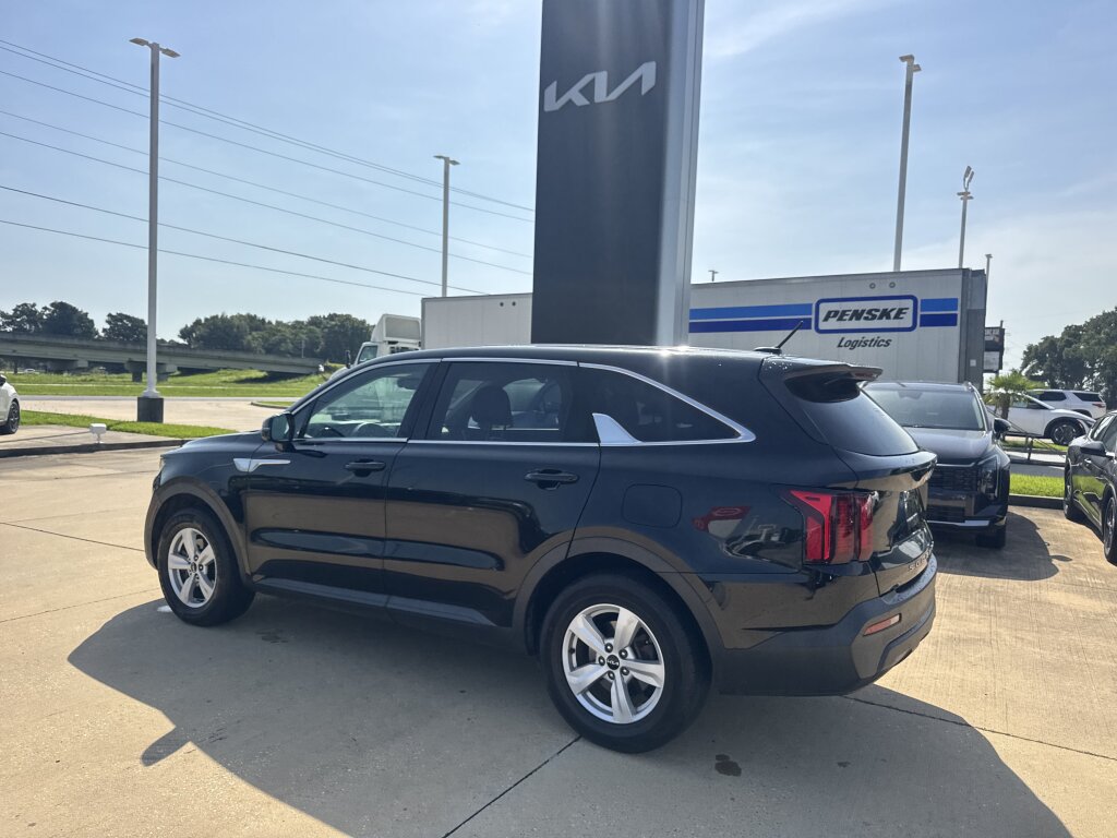 Used 2022 Kia Sorento LX FWD image 17