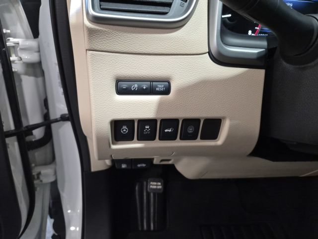 Used 2020 Nissan Murano SL w/ Moonroof Package AWD/4WD image 12