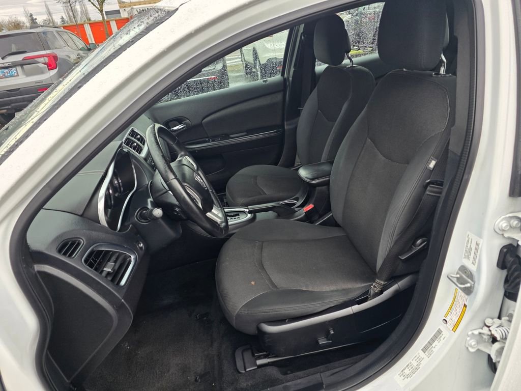 Used 2012 Dodge Avenger SXT image 4