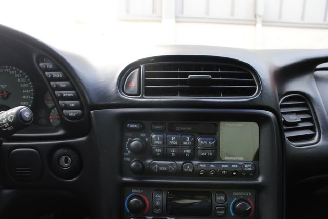 Used 2000 Chevrolet Corvette Coupe w/ Memory Pkg RWD image 13