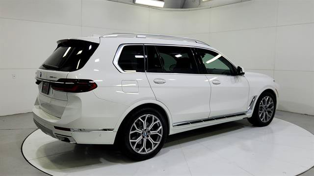 Used 2026 BMW X7 xDrive40i AWD/4WD image 8
