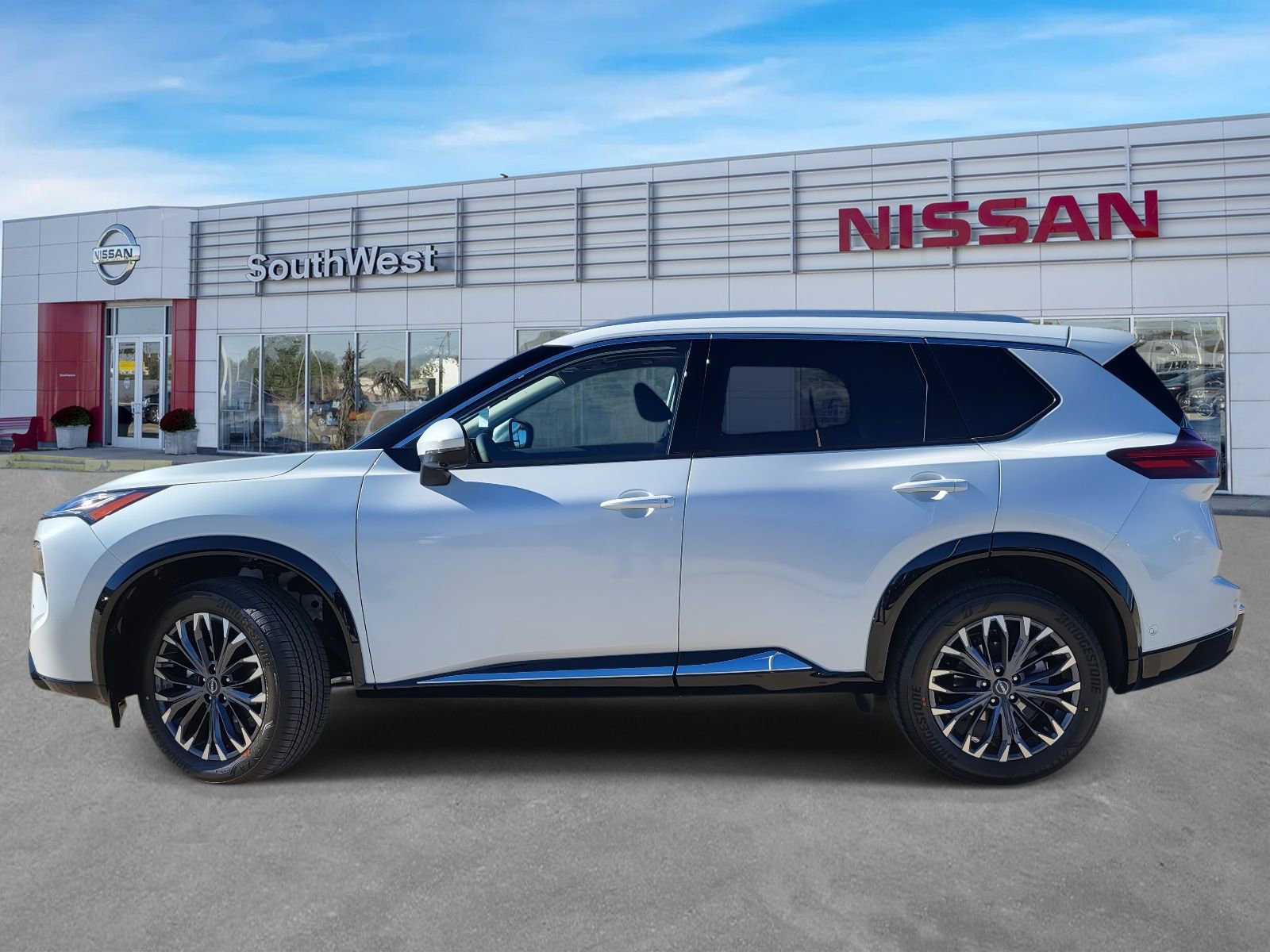 New 2026 Nissan Rogue Platinum image 9