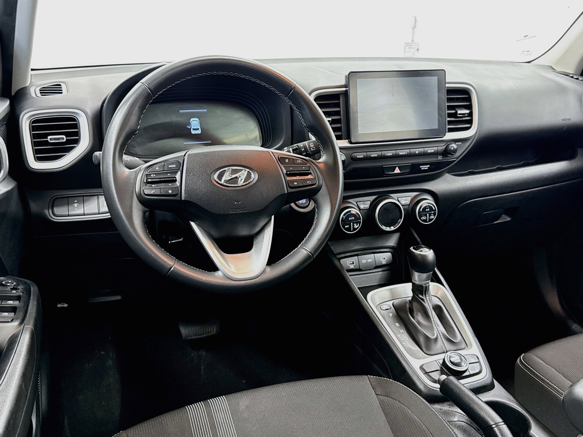 Used 2025 Hyundai Venue SEL FWD image 18