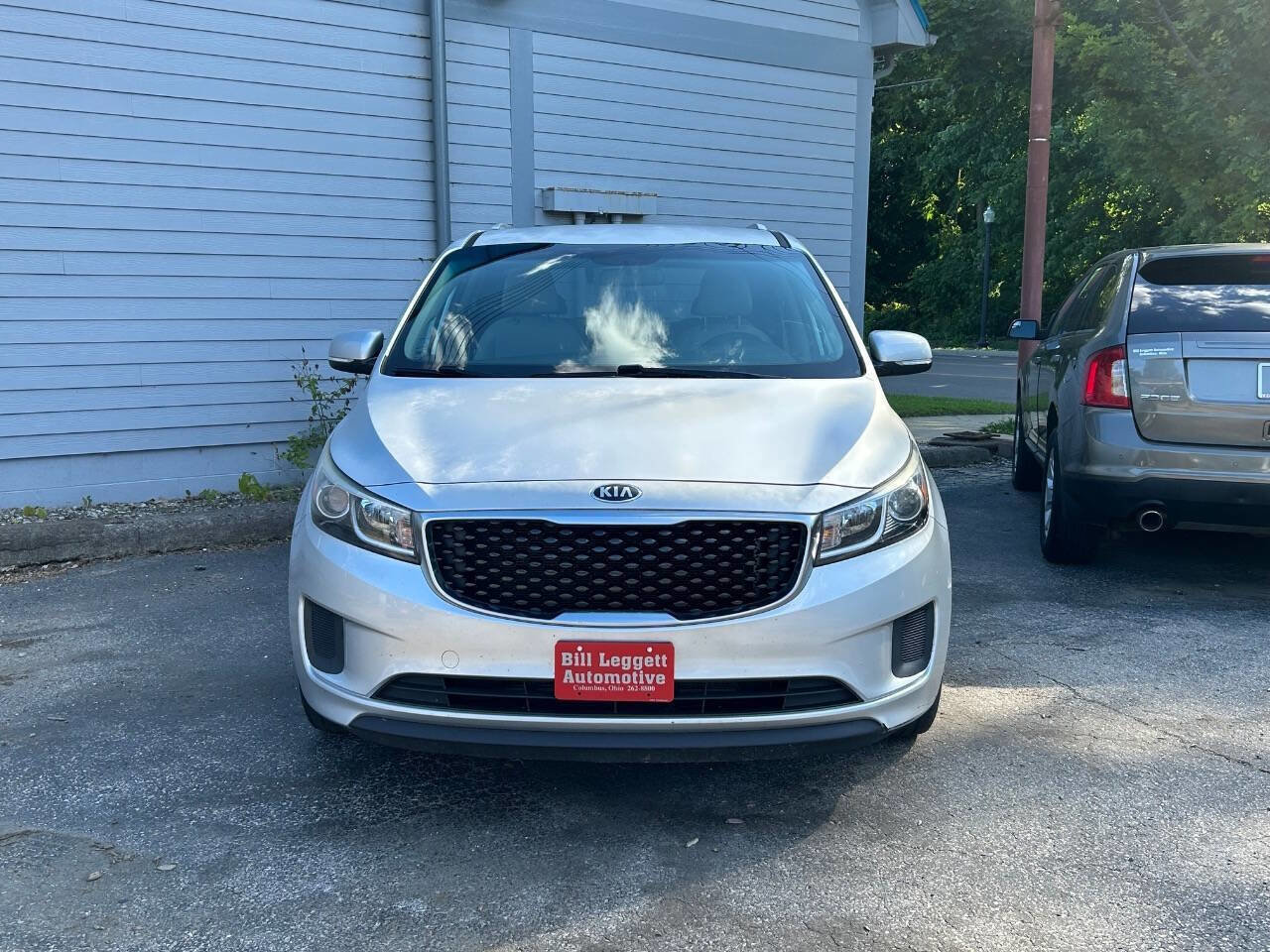 Used 2016 Kia Sedona LX w/ Option Group 020 FWD image 3