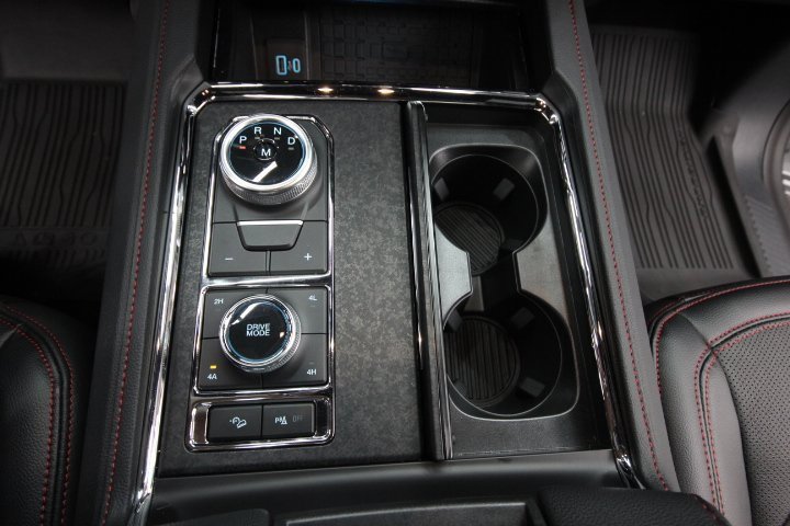 Used 2024 Ford Expedition Limited image 25