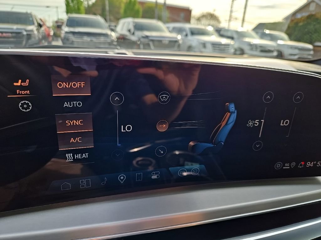 Used 2024 Cadillac Lyriq Luxury AWD/4WD image 34