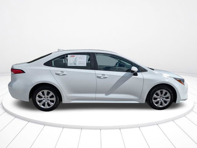 Used 2025 Toyota Corolla LE image 3