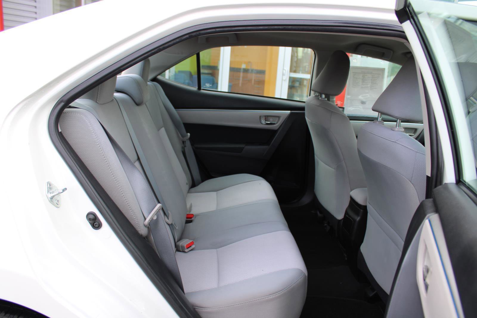 Used 2014 Toyota Corolla LE image 31