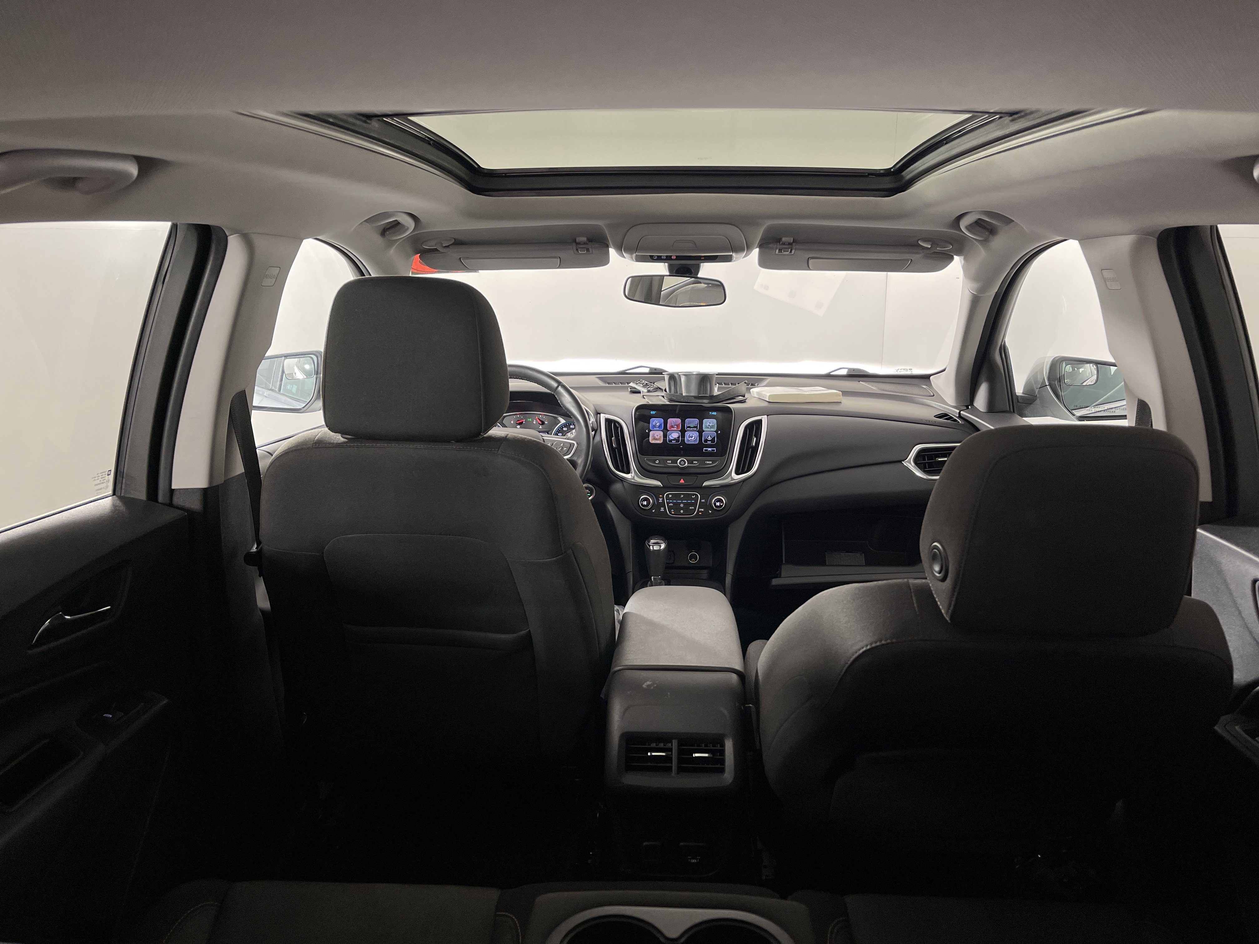 Used 2018 Chevrolet Equinox LT w/ Sun & Infotainment Package image 16