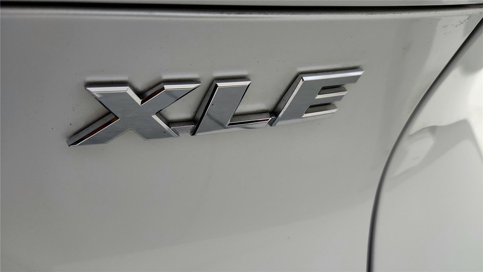 Used 2024 Toyota Venza XLE image 25