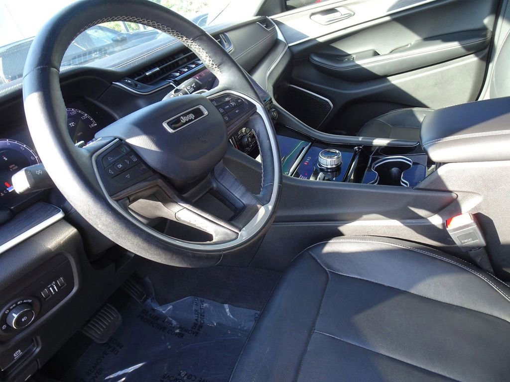 Used 2022 Jeep Grand Cherokee L Limited AWD/4WD image 12