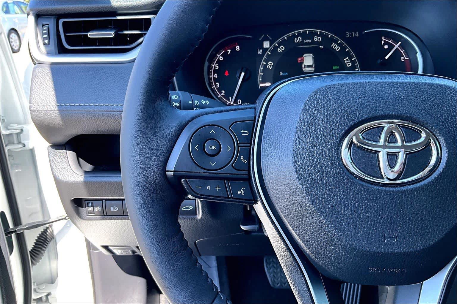 Used 2025 Toyota RAV4 XLE Premium FWD image 22