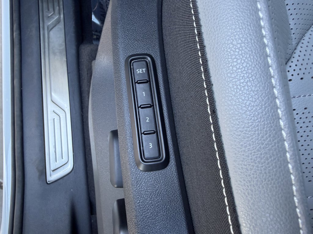 Used 2024 Volkswagen Atlas Cross Sport SEL R-Line image 34