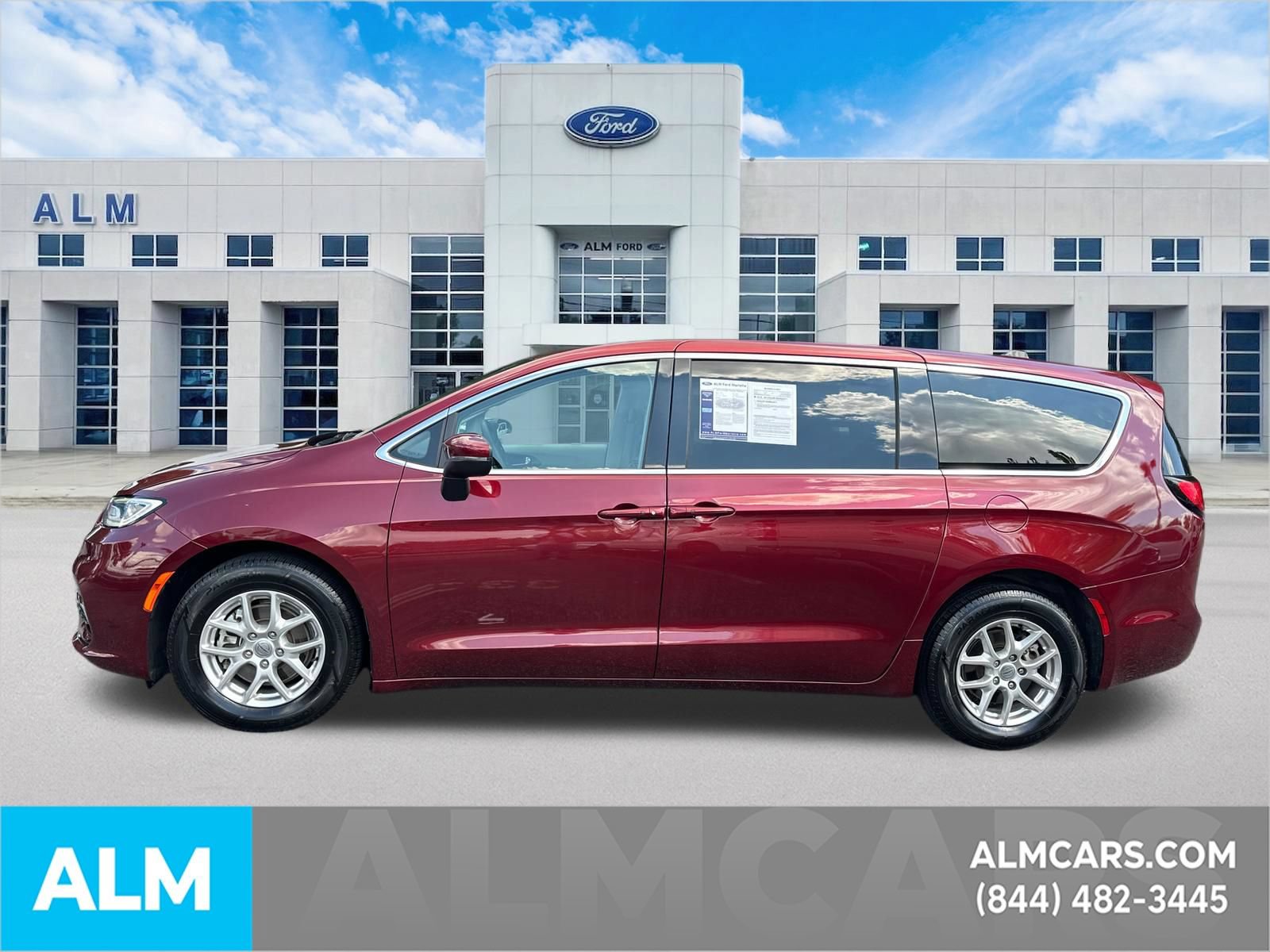 Used 2023 Chrysler Pacifica Touring-L FWD image 9