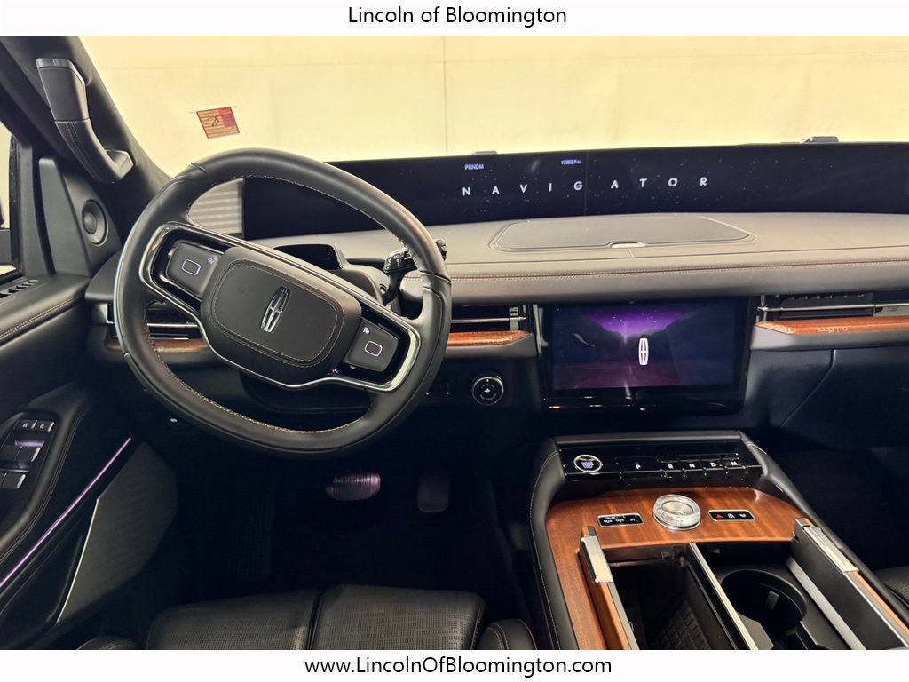 Used 2025 Lincoln Navigator Black Label AWD/4WD image 17