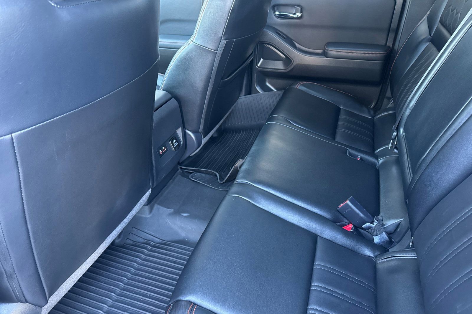 Used 2023 Nissan Frontier PRO-4X w/ Pro-4X Premium Package image 13