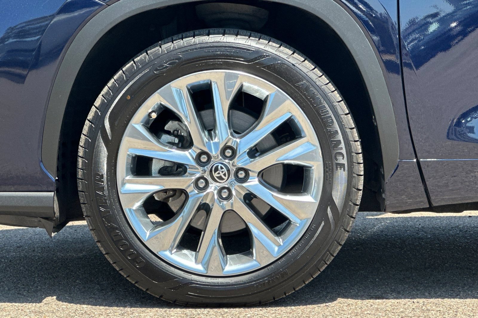Used 2020 Toyota Highlander Limited FWD image 27