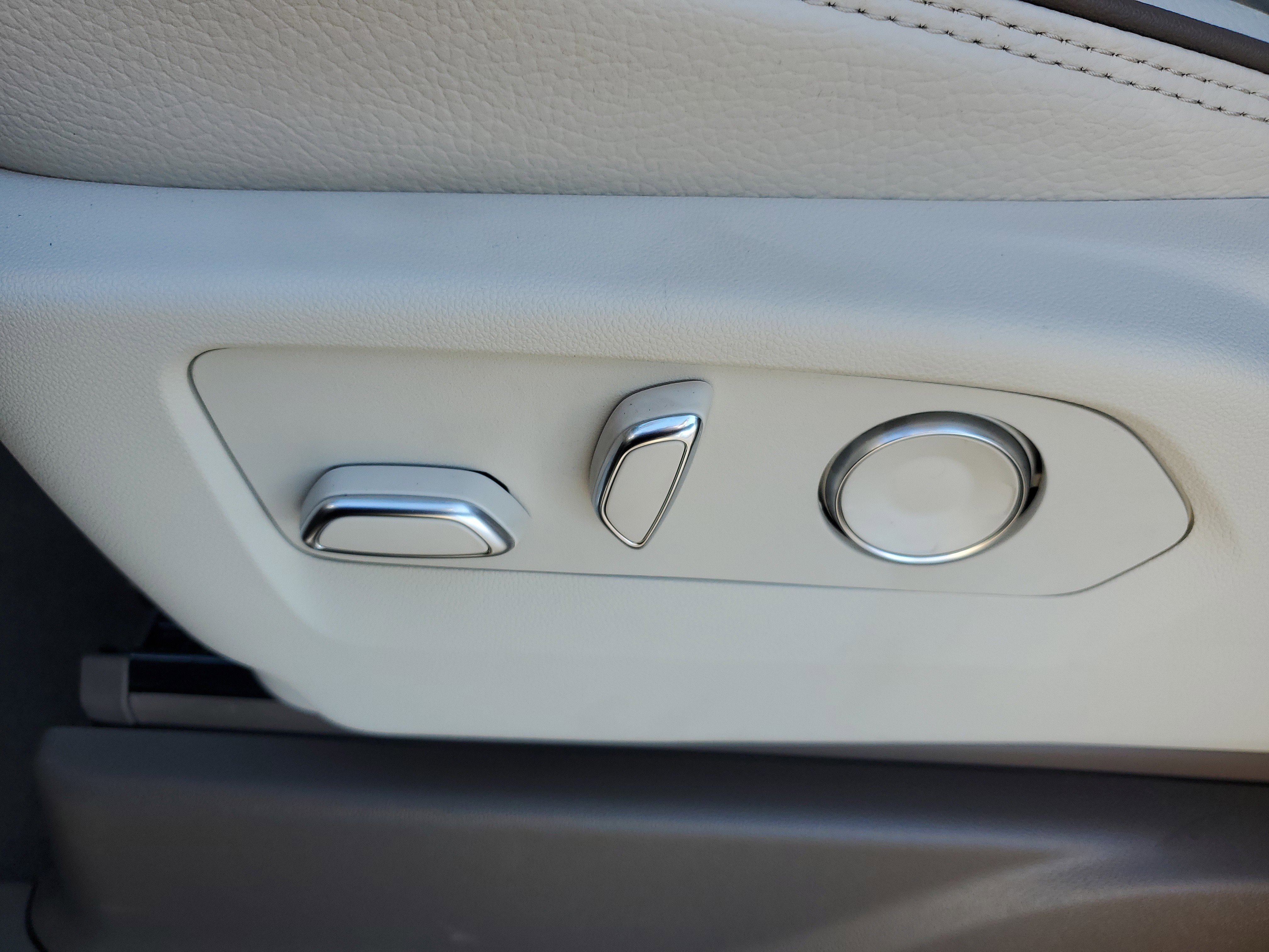 New 2026 GMC Yukon Denali w/ Sun & Power Step Package image 20