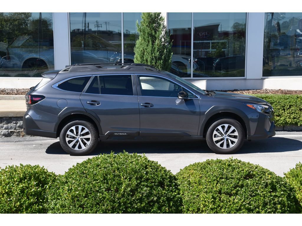 Certified 2025 Subaru Outback Premium w/ Popular Package #1A image 3