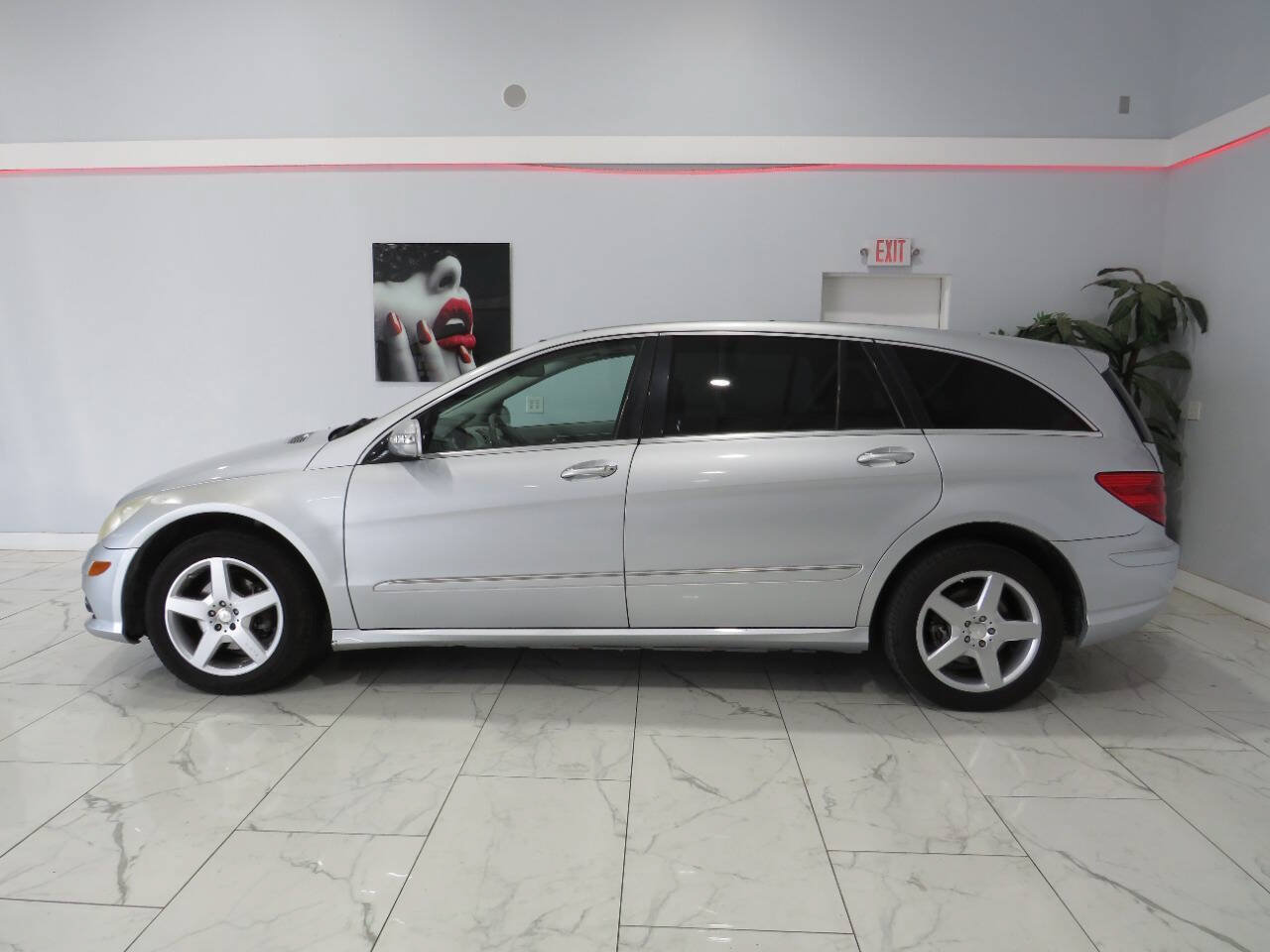 Used 2010 Mercedes-Benz R 350 4MATIC image 7