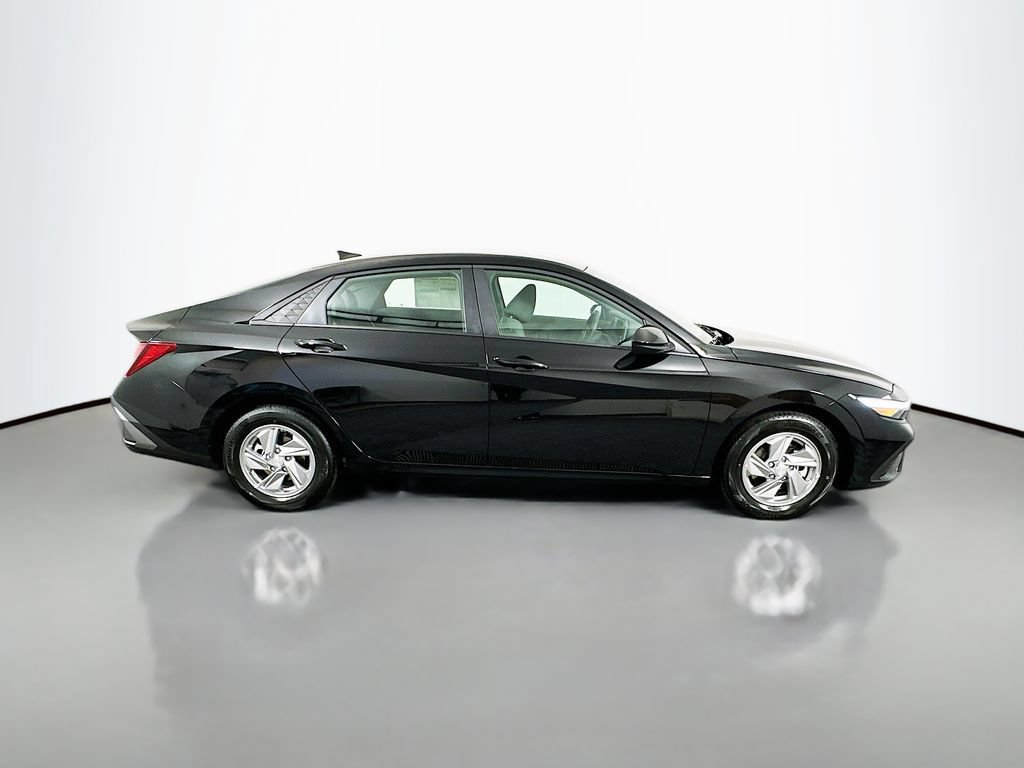 New 2026 Hyundai Elantra SE w/ Cargo Package FWD image 4