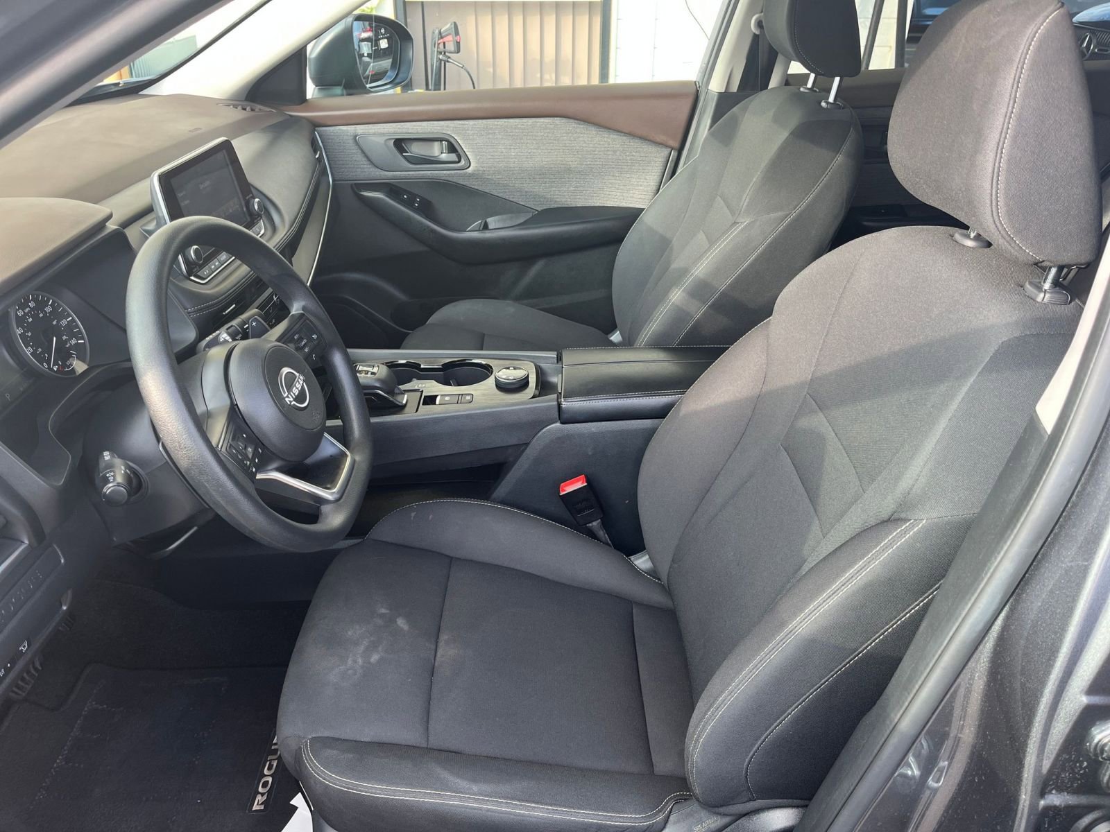 Used 2023 Nissan Rogue S image 25