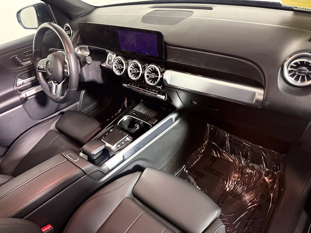 Used 2023 Mercedes-Benz GLB 250 4MATIC w/ Premium Package image 27