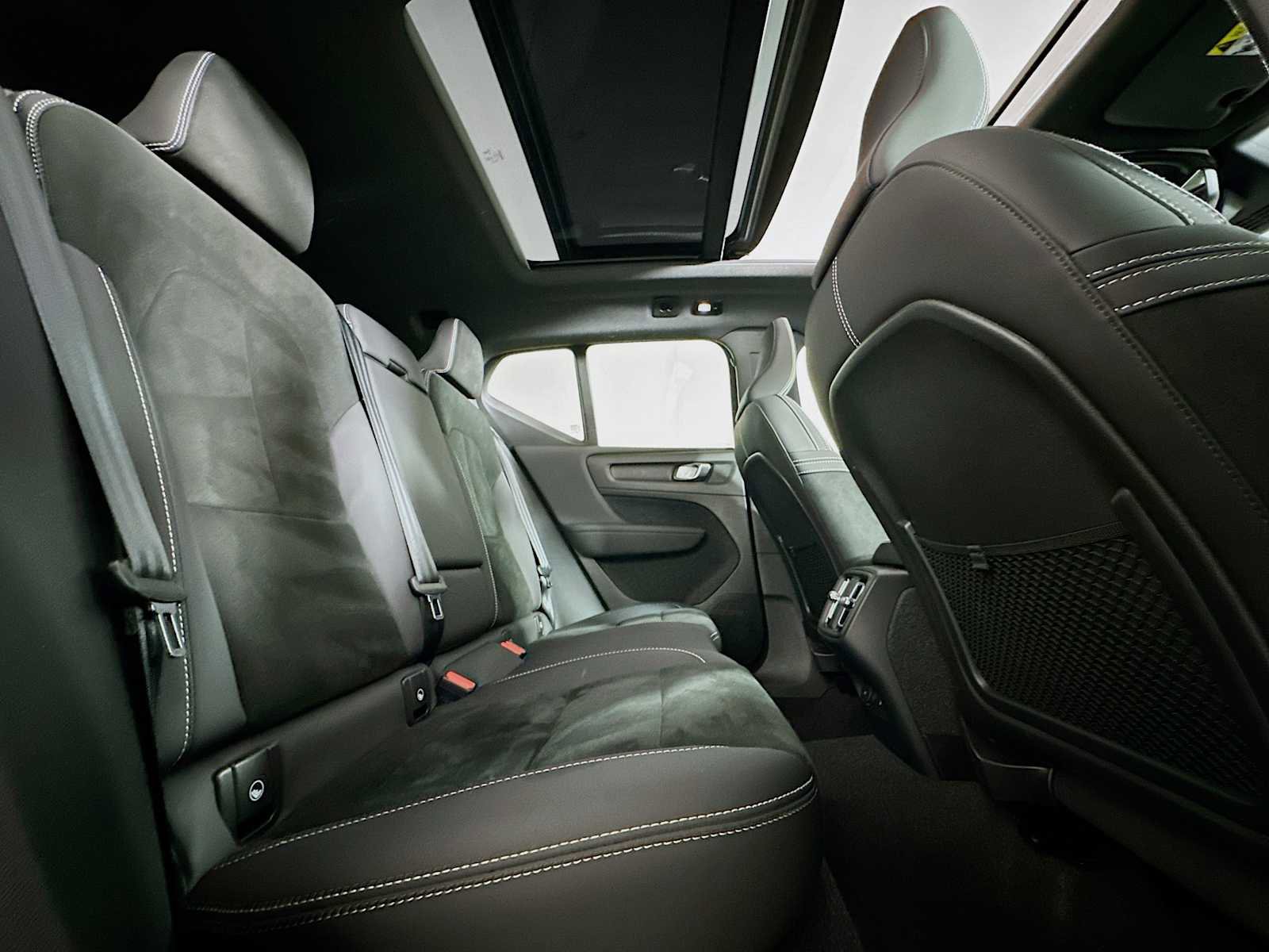 Certified 2023 Volvo XC40 B5 Plus w/ Climate Package image 26