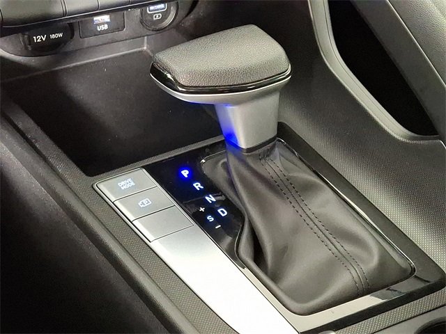 Used 2023 Hyundai Elantra SE w/ Preferred Accessory Package image 19