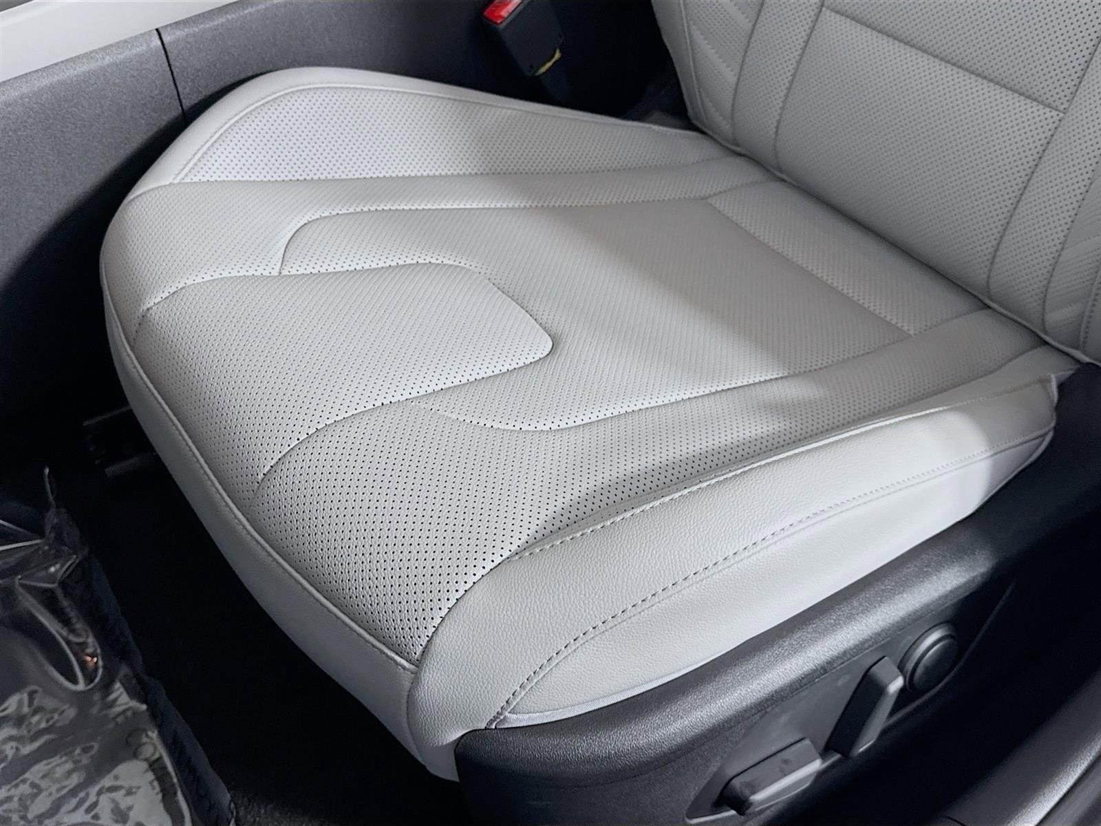 Certified 2025 Hyundai Elantra Limited image 22