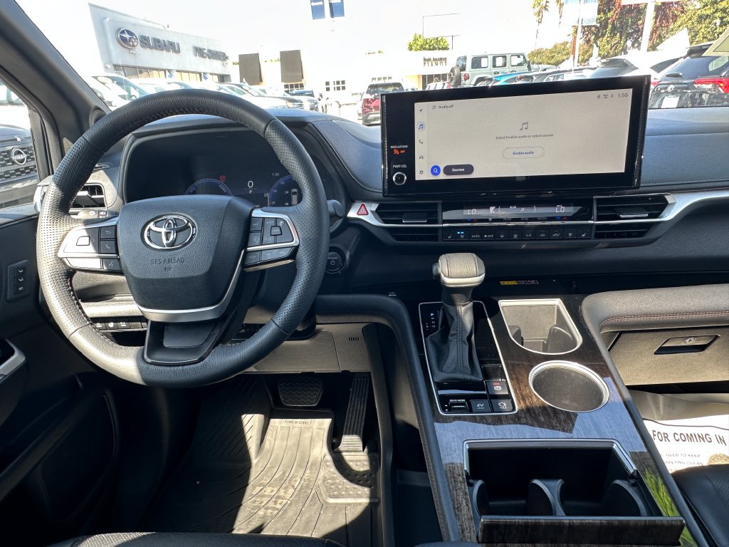 Used 2025 Toyota Sienna Platinum AWD/4WD image 19