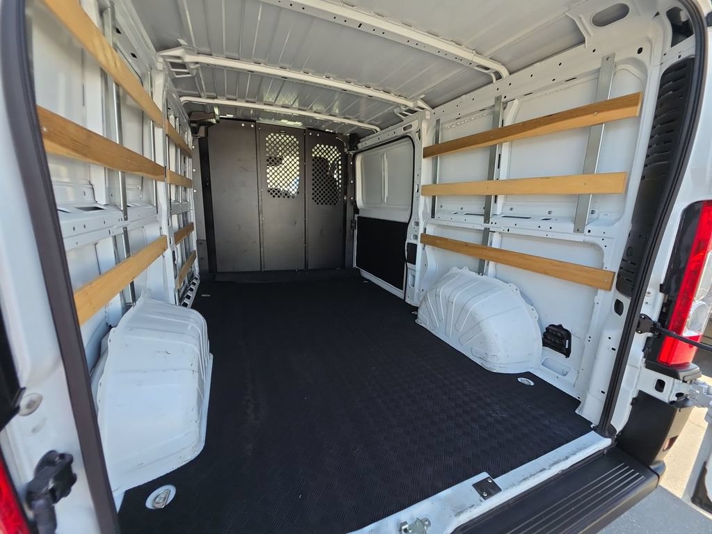 Used 2025 RAM ProMaster 2500 w/ U-Haul Equipment Group FWD image 28