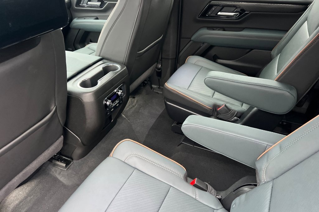 New 2026 GMC Yukon XL AT4 w/ AT4 Premium Plus Package image 9