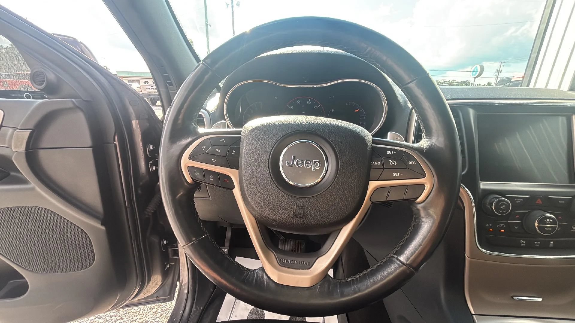Used 2015 Jeep Grand Cherokee Altitude AWD/4WD image 21