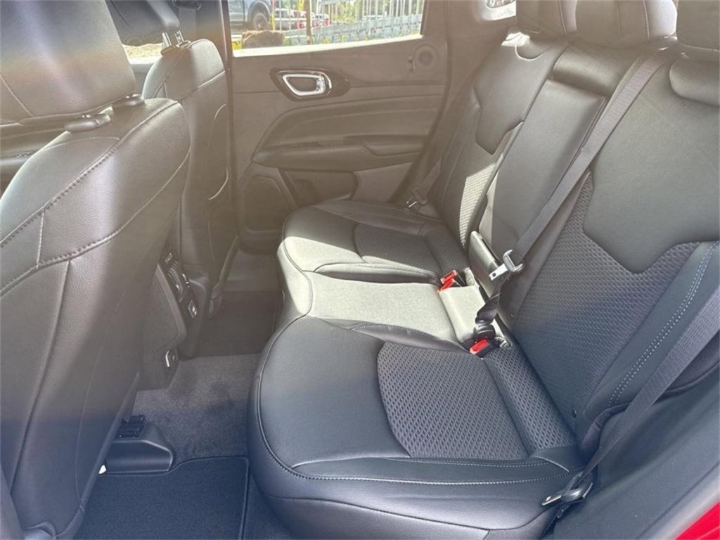 New 2025 Jeep Compass Latitude w/ Altitude Special Edition image 20