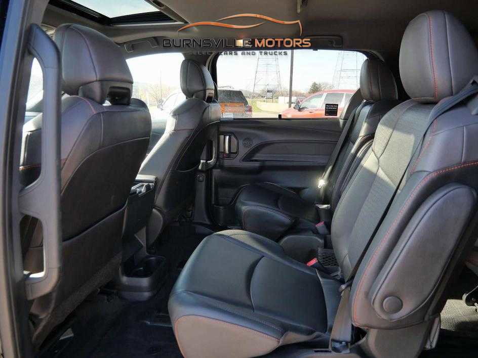 Used 2021 Toyota Sienna XSE image 11