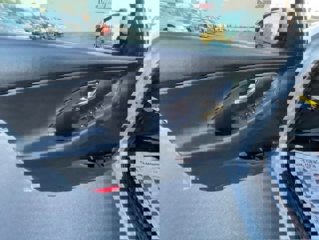 Used 2018 Hyundai Elantra GT image 11