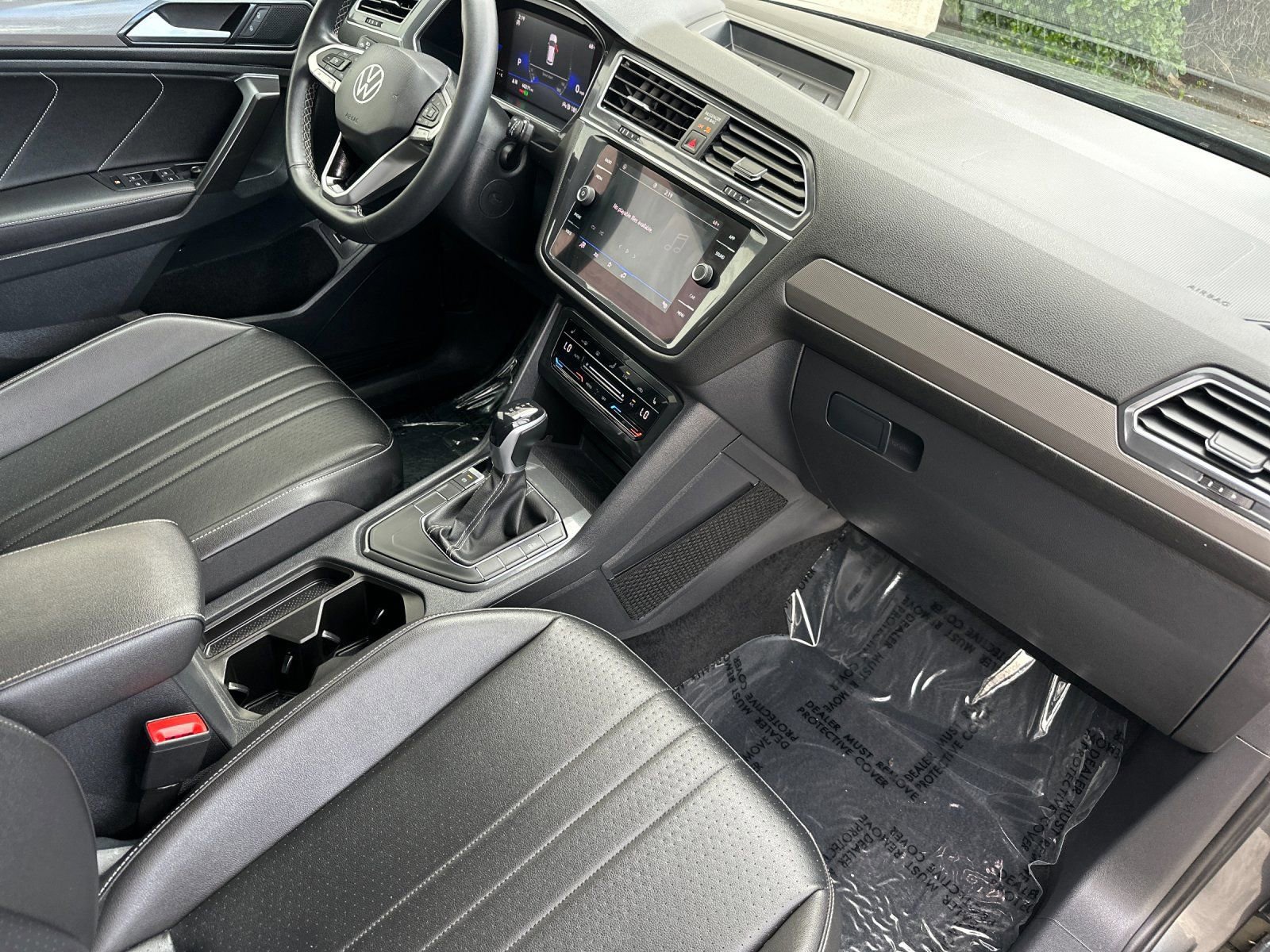 Used 2022 Volkswagen Tiguan SE FWD image 18