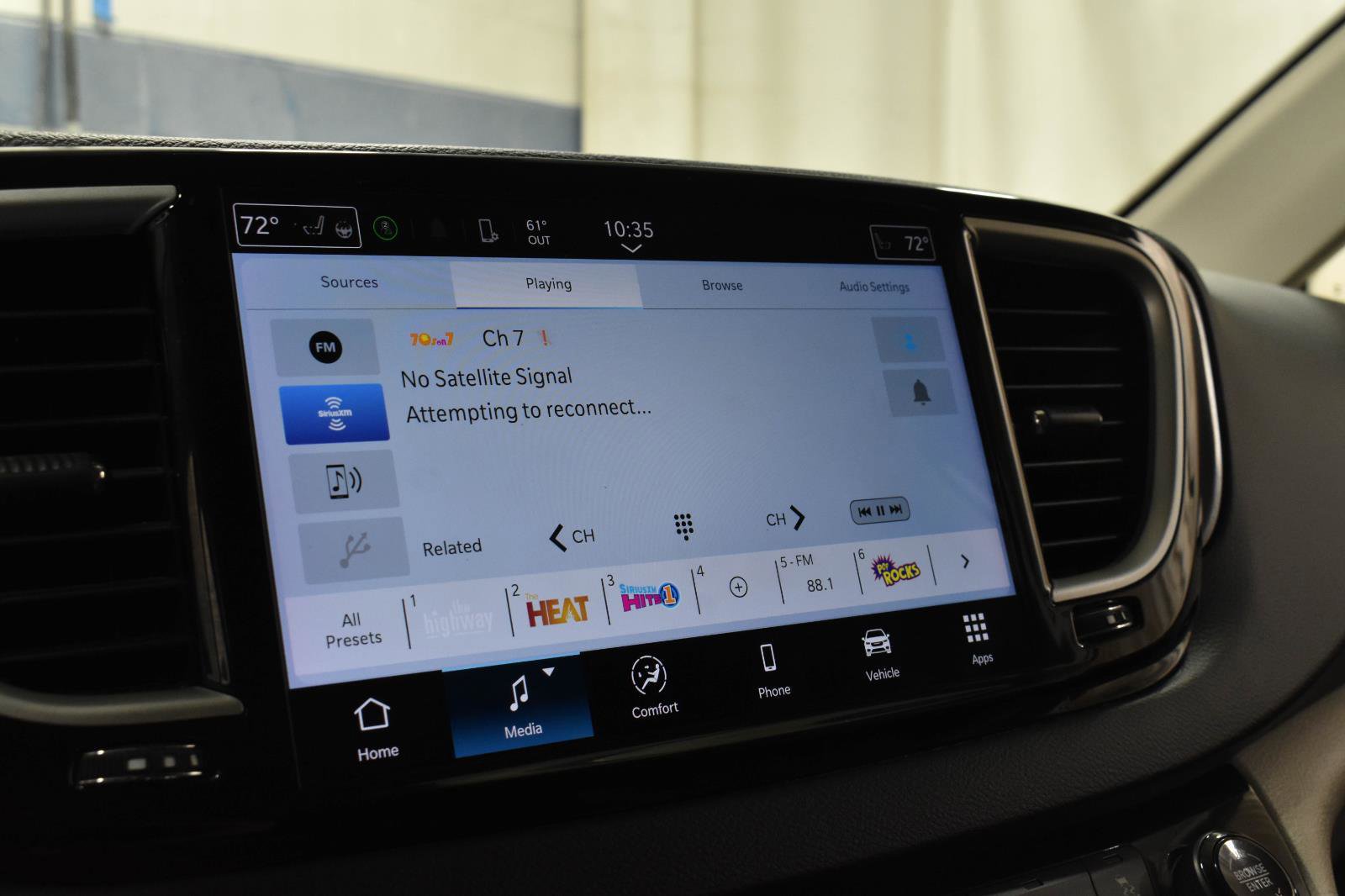 Used 2024 Chrysler Pacifica Touring-L image 16