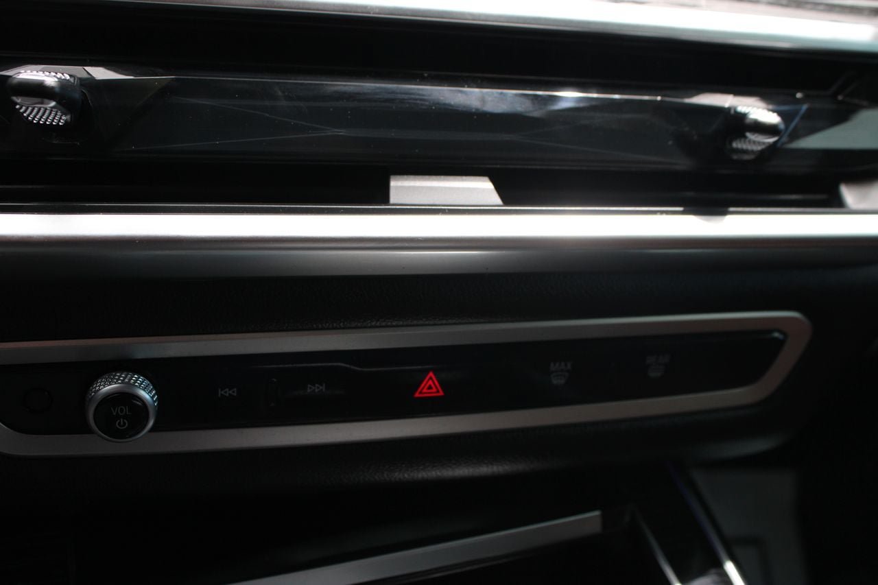 Used 2025 BMW X7 M60i AWD/4WD image 16