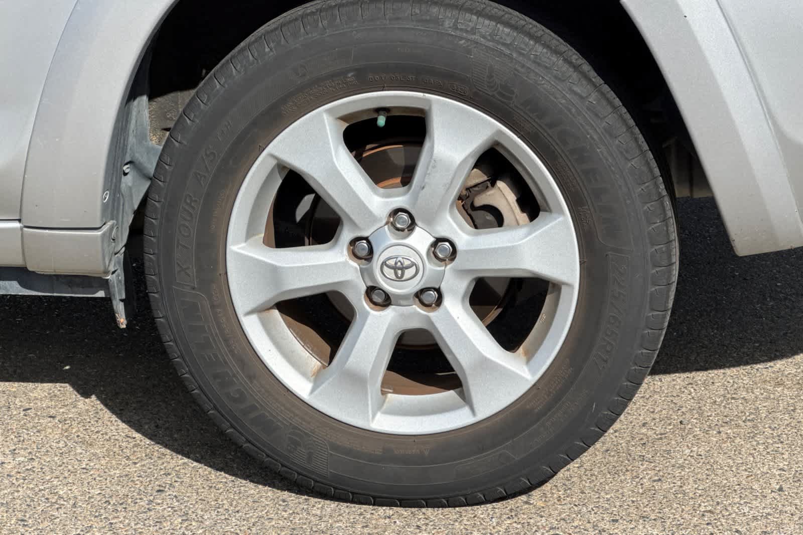 Used 2012 Toyota RAV4 Limited w/ Navigation Value Pkg AWD/4WD image 22