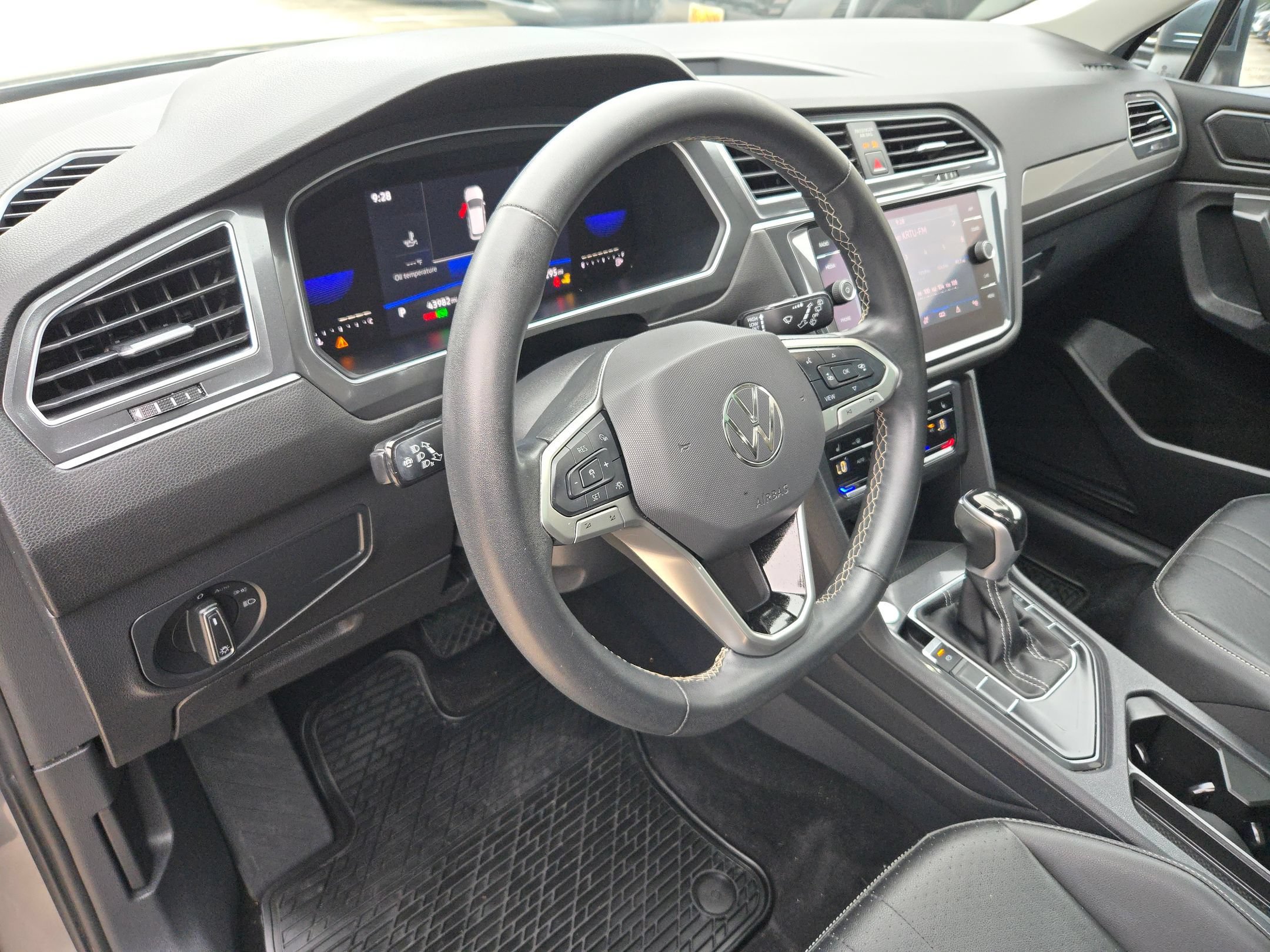 Used 2022 Volkswagen Tiguan SE FWD image 11