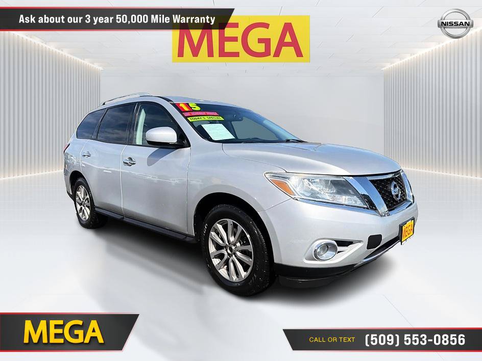 Used 2015 Nissan Pathfinder SV FWD image 3