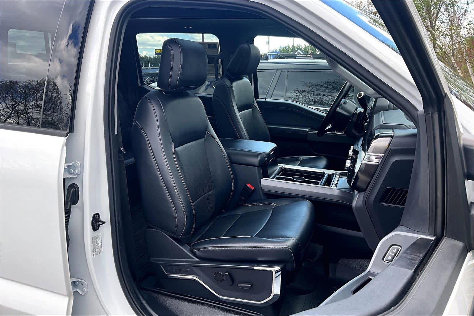 Used 2023 Ford F250 Lariat w/ Lariat Ultimate Package AWD/4WD image 8