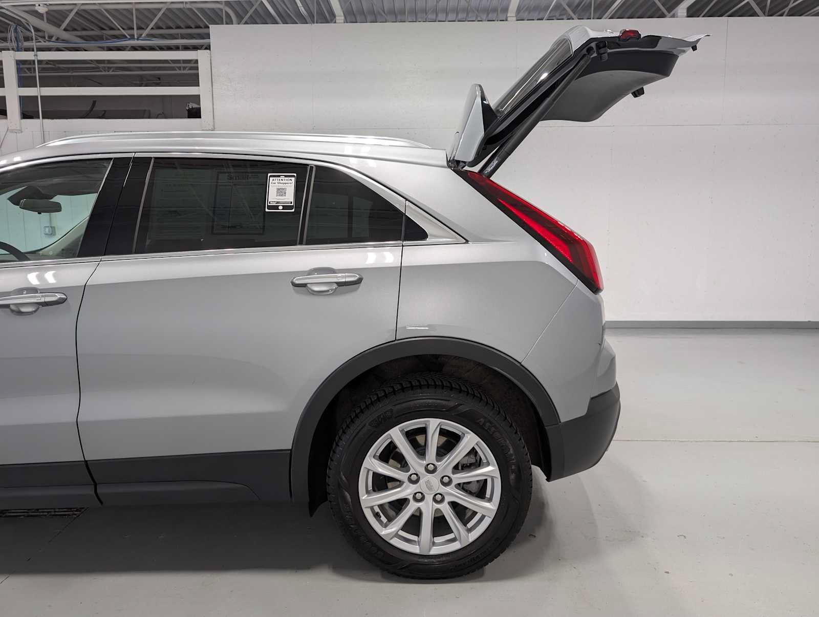 Used 2023 Cadillac XT4 Luxury w/ Cold Weather Package AWD/4WD image 11