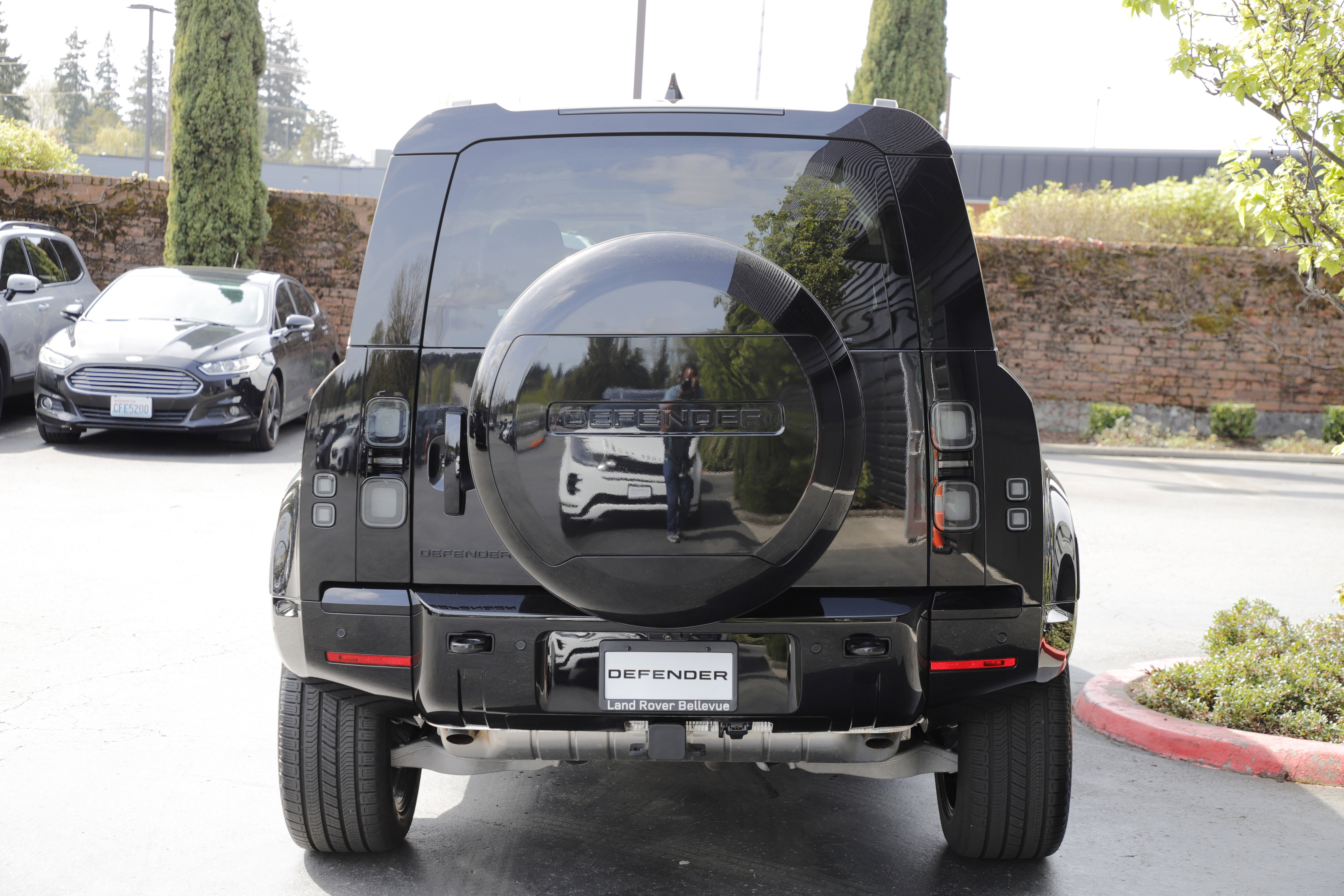 New 2026 Land Rover Defender 110 X-Dynamic SE image 5