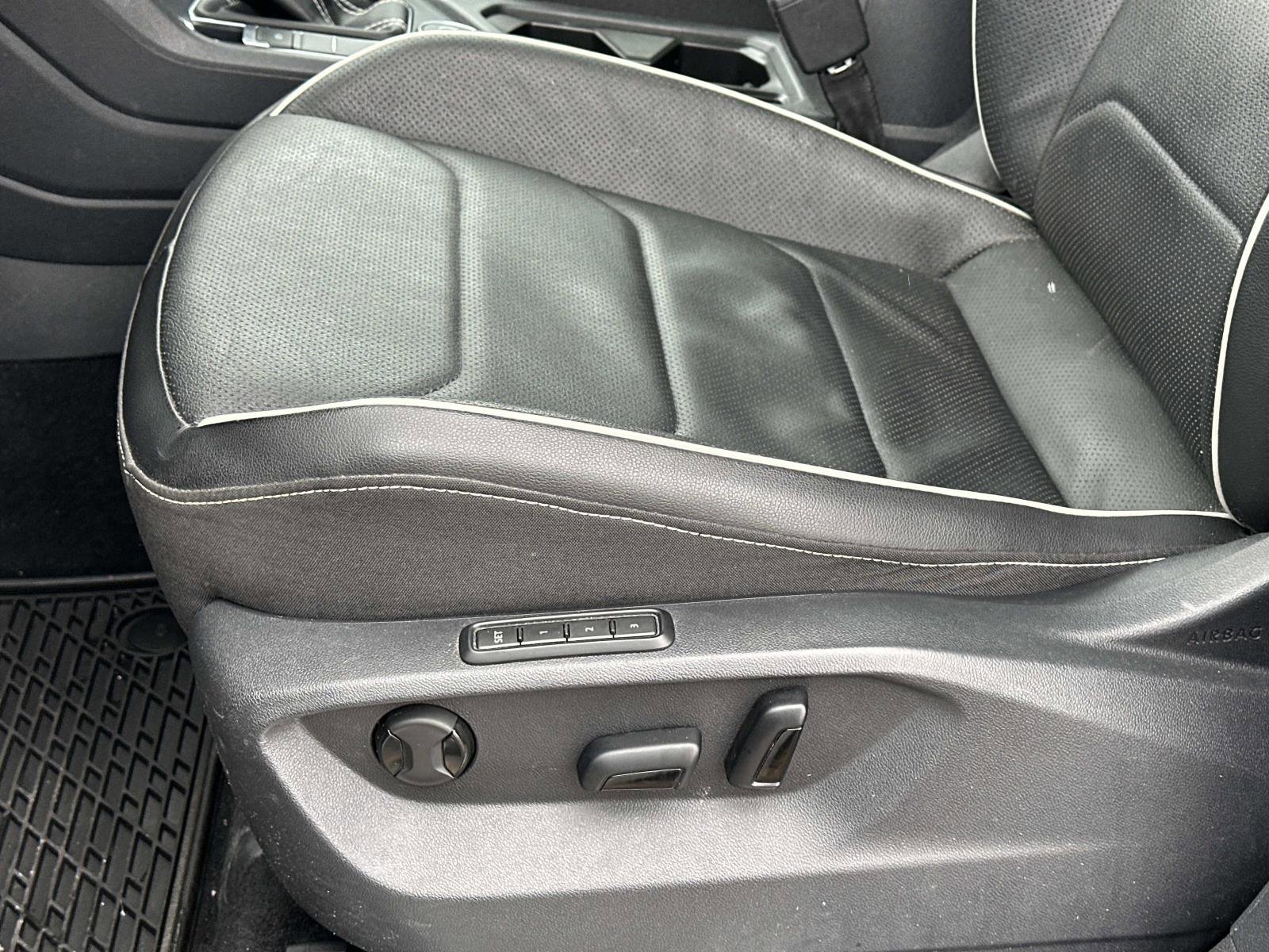 Used 2022 Volkswagen Tiguan SEL R-Line image 18