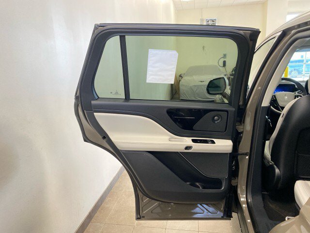 New 2026 Lincoln Aviator Reserve AWD/4WD image 8
