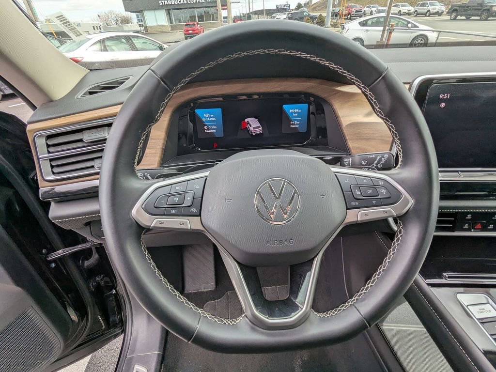 Used 2025 Volkswagen Atlas SE image 17